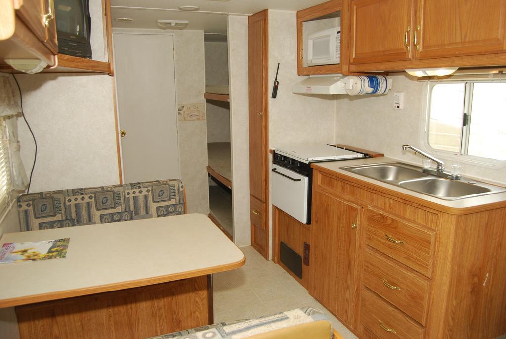 Crescent Bar Camping Resort Studio Cabin 1 Trinidad Exteriér fotografie
